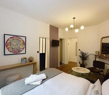 Reims City Centre Apartment | So Guest, Clou dans le fer, modern suite near cathedral