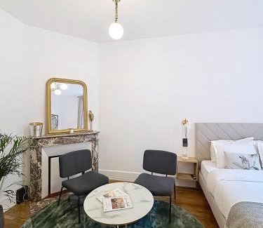 Reims City Centre Apartment | So Guest, Clou dans le fer, modern suite near cathedral