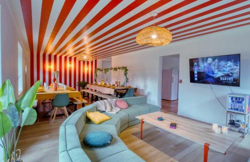 Viglain Villa | So Villa La Repreneliere 45 - Heated pool - Soccer - 2h from Paris - 30 beds