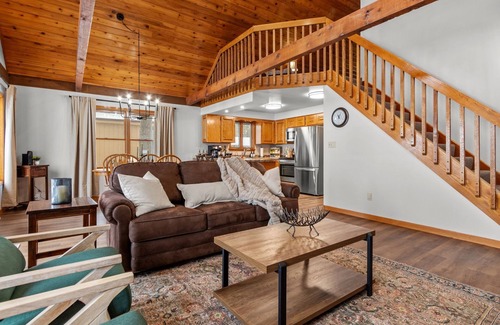 Wautoma House | Soak Up the Last Rays- Hot Tub Pier & Paddleboards
