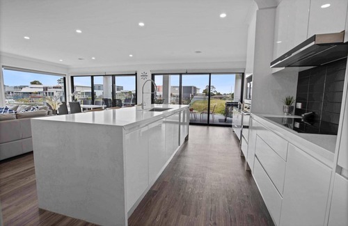 Paynesville House | Soak up the sun and moor at your private jetty berth