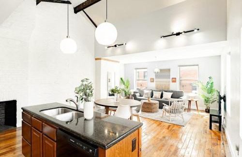 Pendleton Apartment | Soaring 2BR Parkside Loft Walkable to it All