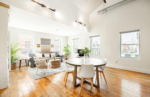 Pendleton Apartment | Soaring 2BR Parkside Loft Walkable to it All