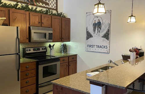 Snowshoe Condo | Soaring Eagle 2 BR, Top Floor, Long range sunset views, Ski in/out