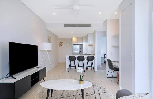 South Brisbane Apartment | Soaring Skyline on Southside at Resort Style Stay