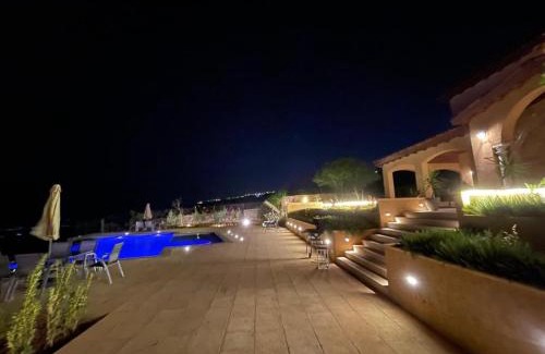 Salt Ski Chalet | sofia Farm