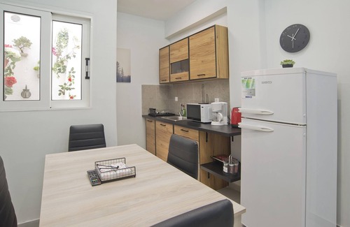 Peiraiki Apartment | Sofia's Home Piraeus Modern, Reno, Fully Equipped