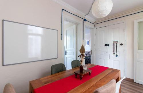 Rasimpasa Apartment | Soft and Historic 3BR Home w Iconic Haydarpasa View