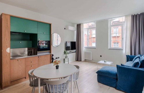 Soho Apartment | Soho Chic Retreat by Frankie Says