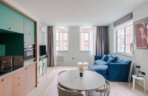 Soho Apartment | Soho Chic Retreat by Frankie Says