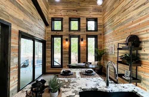 Pickens Cabin | SOHO LOFT on resort w/SWIMMING POOL & Clubhouse