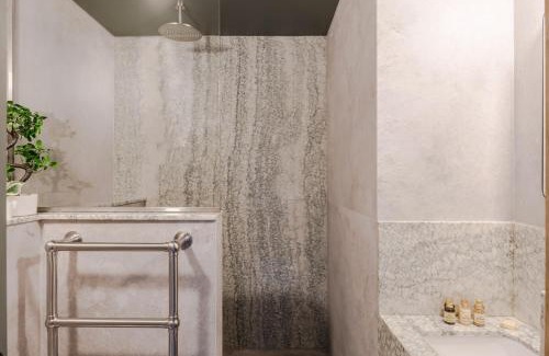 Soho Apartment | Soho Swank - by Frankie Says