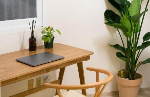 Gyeongnidan-gil Apartment | Sojin's Wood&Green House