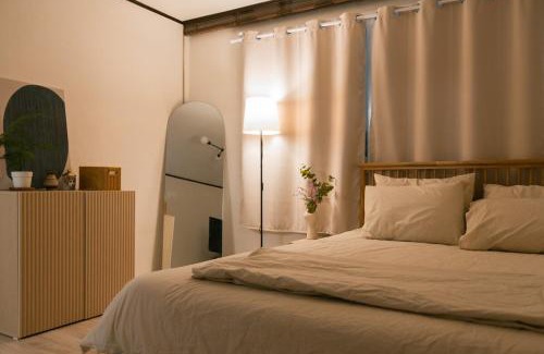 Gyeongnidan-gil Apartment | Sojin's Wood&Green House