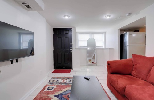 Barney Circle Apartment | Sojourn 1 BR Garden Level Home Sleeps 2