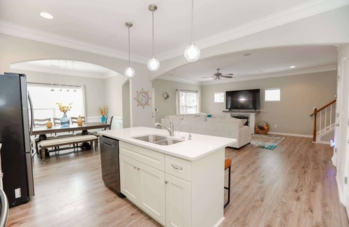 East Ocean View House | Sojourn Bay Breeze Oasis – 4BR Family Retreat
