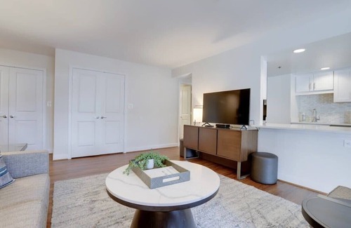 Ashton Heights Apartment | Sojourn | Randolph Towers