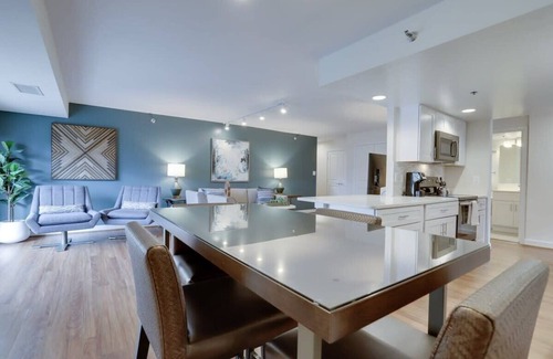 Ashton Heights Apartment | Sojourn | Randolph Towers
