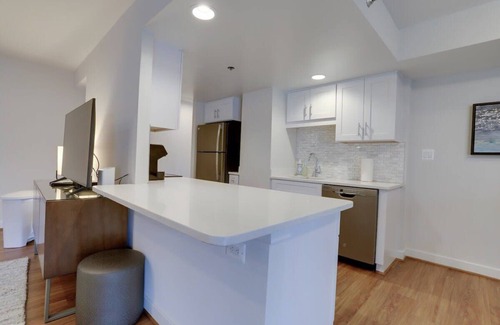 Ashton Heights Apartment | Sojourn | Randolph Towers