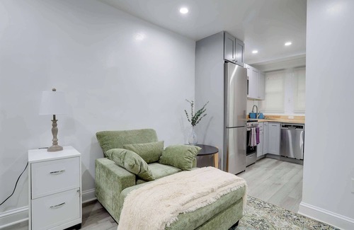 Dupont Circle Apartment | Sojourn Studio Cosmopolitan Pad 5 Min from Metro