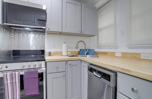 Dupont Circle Apartment | Sojourn Studio Cosmopolitan Pad 5 Min from Metro