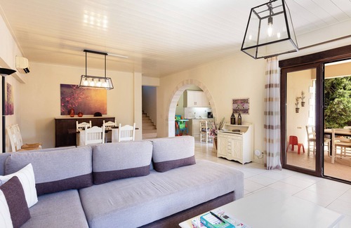 Chromonastiri Villa | "Sokaki" villa, charming rustic 4 bedroom villa .