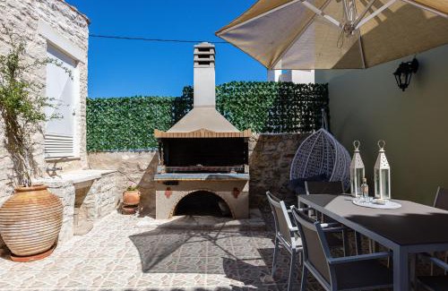 Chromonastiri Villa | Sokaki Villas, rustic ambience