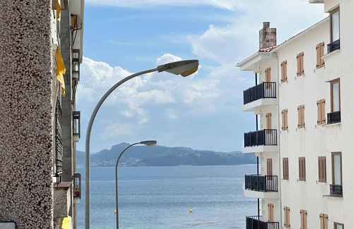 Sanxenxo Apartment | Sol de Silgar Apartment 60 meters from the Beach