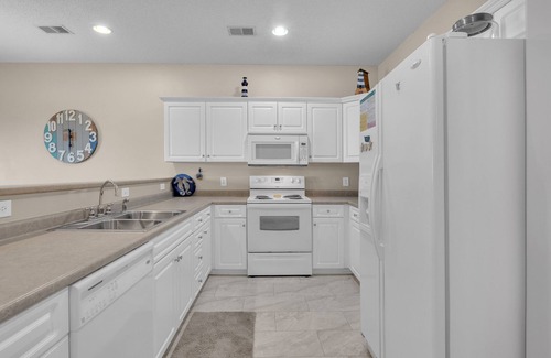 Long Beach Condo | Sol Retreat: Ocean View, Dog-friendly Condo with Seasonal Community Pool