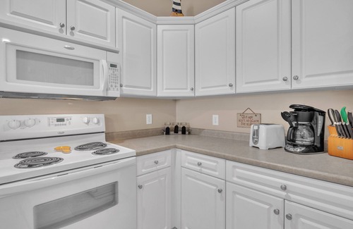Long Beach Condo | Sol Retreat: Ocean View, Dog-friendly Condo with Seasonal Community Pool
