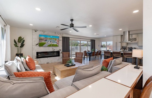 Scottsdale House | Sol Villa-Old Town Scottsdale! 7 BR. Pool, Jacuzzi, Putting Green, Game Room