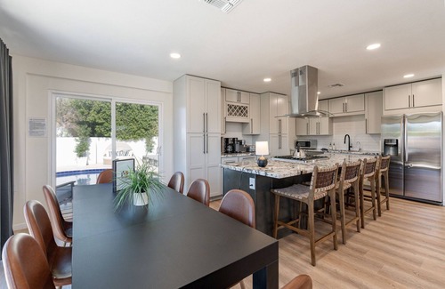 Scottsdale House | Sol Villa-Old Town Scottsdale! 7 BR. Pool, Jacuzzi, Putting Green, Game Room