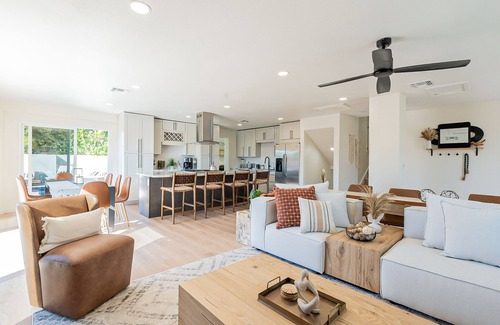 Scottsdale House | Sol Villa-Old Town Scottsdale! 7 BR. Pool, Jacuzzi, Putting Green, Game Room