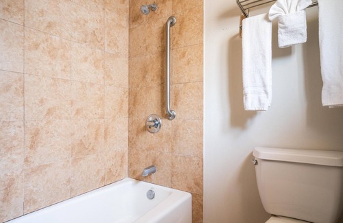 Santa Maria Hotel | Solaire Inn & Suites