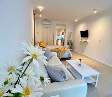Solanas Apartment | Solanas, Green Park