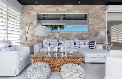 Reeds Bay Villa | Solaris Beach House Luxury villa