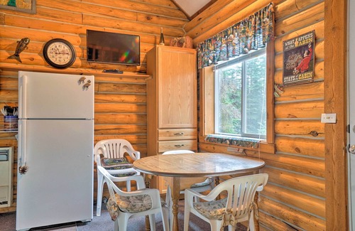 Kalifornsky Cabin | Soldotna Cabin w/Essentials- 4 Mi to Fishing