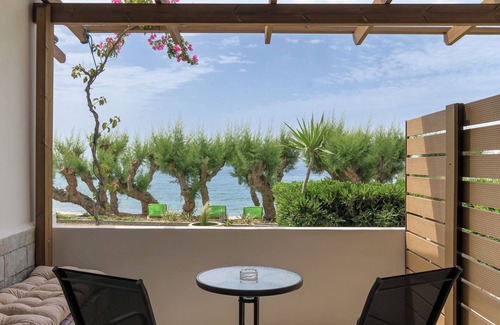 Koutsouras Apartment | SOLE e MARE #A1nBeachfront Apartment – Just 10 Meters from the Sea!