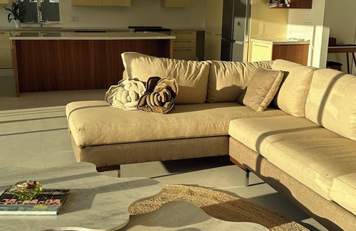 Bay Ho House | Soleil: a mid-century modern beach vibe