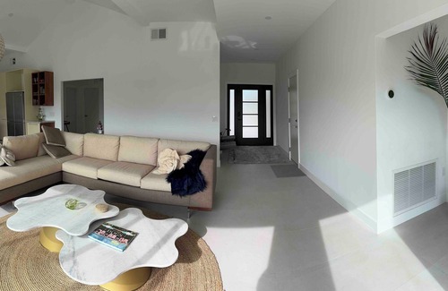 Bay Ho House | Soleil: a mid-century modern beach vibe