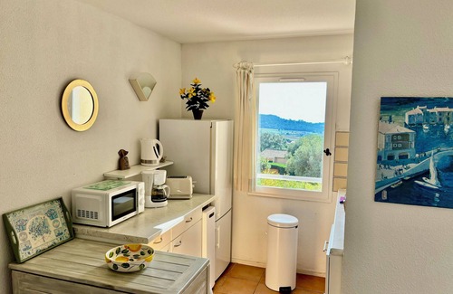 La Croix-Valmer Apartment | Soleil ☀️— cosy apartment with sea view, 5 min. from village center (max.3 pers.)