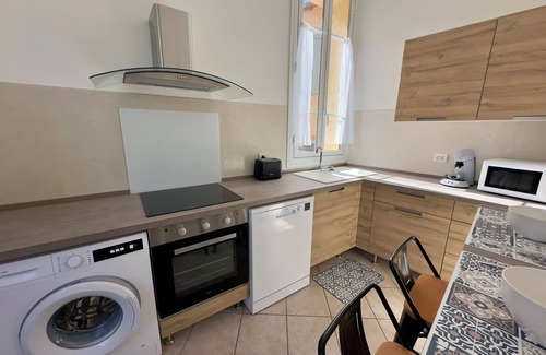 Nice Apartment | Soleil et Confort: Modern apartment in Nice