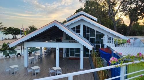 Tanjung Pelandok Hotel | Solesor Kampong Beach Resort
