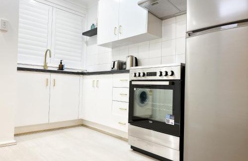 Towradgi Apartment | Solhaus - Modern 1BR by Towradgi Beach