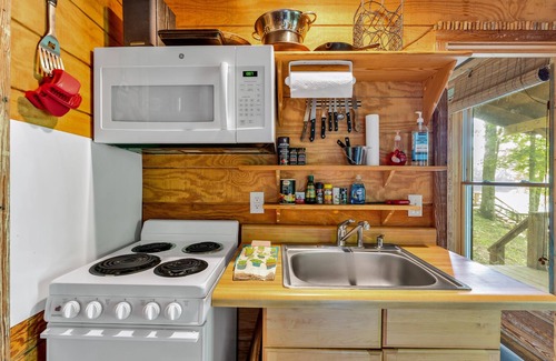 Crane Hill House | Soliloquy: 2 BR, 1 BA in Crane Hill, Sleeps 6