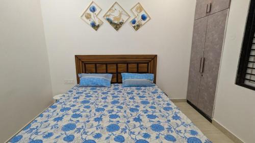 Delhi Apartment | Solitaire - Luxurious & Peaceful 3BHK by the Lake & Golf Course