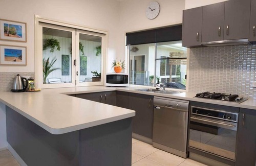 Mission Beach House | Solitaire - Tropical Style - 3 bedrooms
