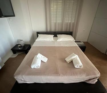 Aegina Town Apartment | SolMar Aegina with private pool - jacuzzi