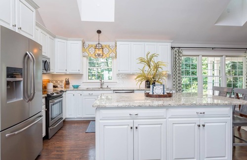 Cross Keys House | Solon Serenity: A Beautiful, Serene Setting with Mtn Views, Weekly and Monthly Discounts!