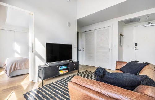 Mid-Market Apartment | Soma 1BR w Parking BBQ Lounge nr BART SFO-415